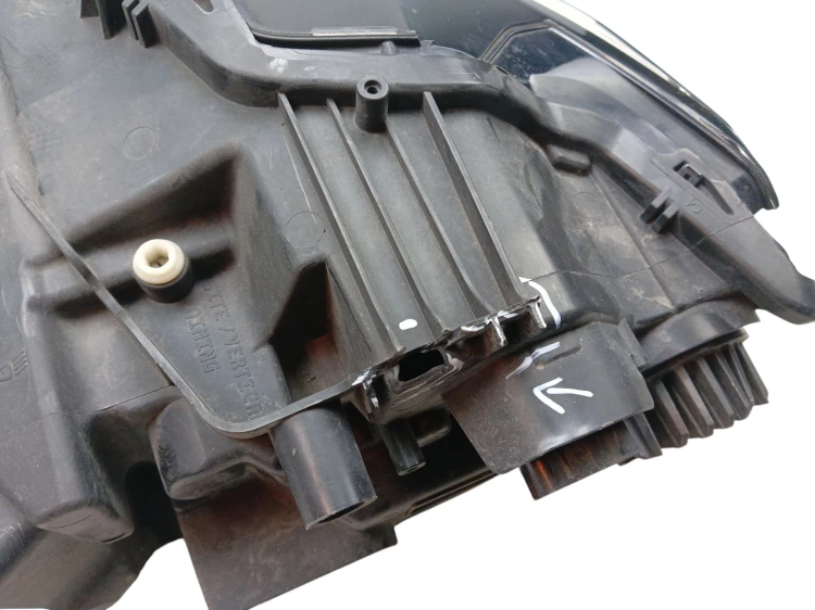 LAMPA PRAWY PRZÓD PEUGEOT 508 II (2018-2023) 2.0 BlueHDI 177KM 9839014080