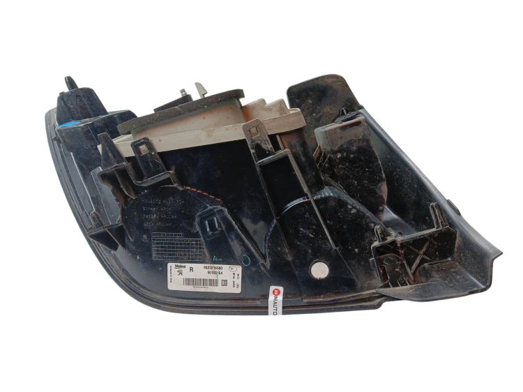 LAMPA PRAWY TYŁ PEUGEOT e-208 II (2019-2024) 136KM 100kW 9823216580