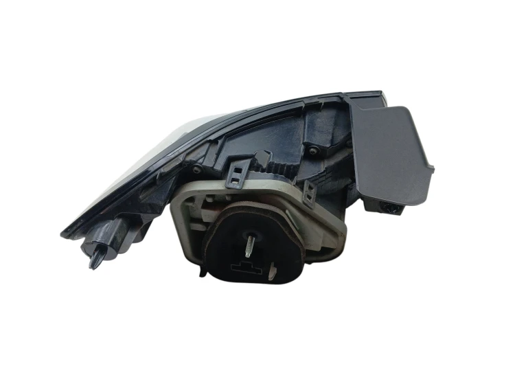LAMPA PRAWY TYŁ PEUGEOT e-208 II (2019-2024) 136KM 100kW 9823216580