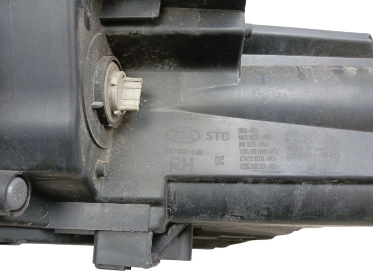 LAMPA PRAWY PRZÓD KIA RIO IV (2017-2020) 1.2 16V 84KM 92102-H8