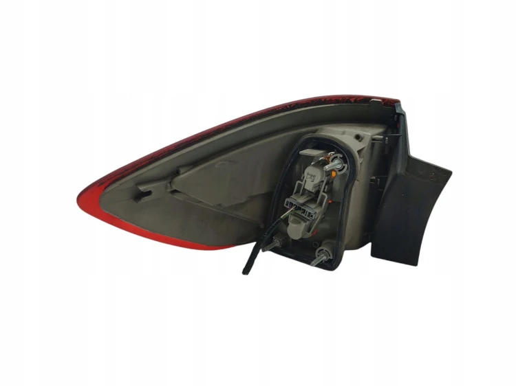 LAMPA PRAWY TYŁ FORD MONDEO MK4 (2007-2010) 1.8 TDCI 125KM 7S71-13404-B