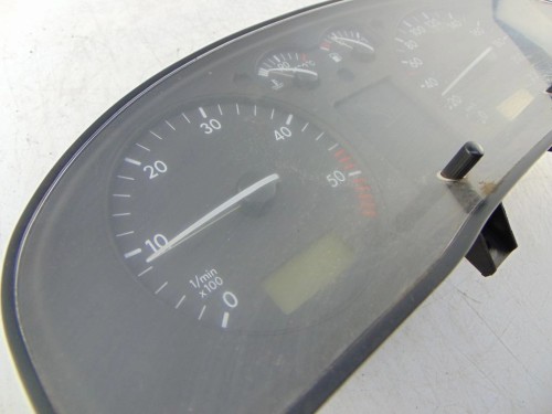 LICZNIK VOLKSWAGEN PASSAT B5 1.9TDI 3B0919880D
