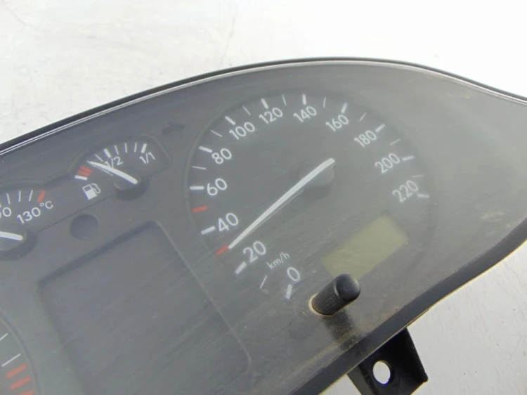 LICZNIK VOLKSWAGEN PASSAT B5 1.9TDI 3B0919880D