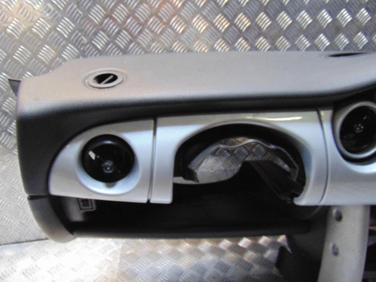 DESKA ROZDZIELCZA MINI COOPER D R56 1.6 16V