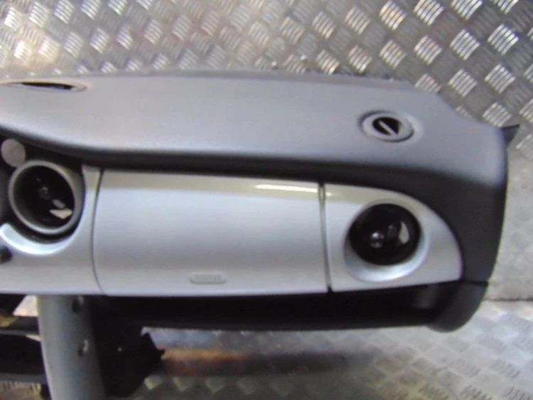 DESKA ROZDZIELCZA MINI COOPER D R56 1.6 16V