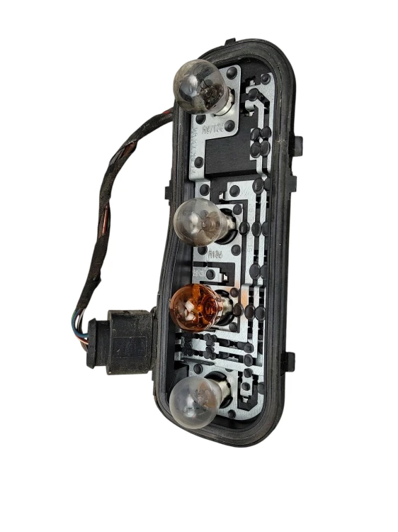 WKŁAD LAMPY LEWY TYŁ AUDI A4 B6 (2000-2006) 1.8 T 163KM 8E9945257
