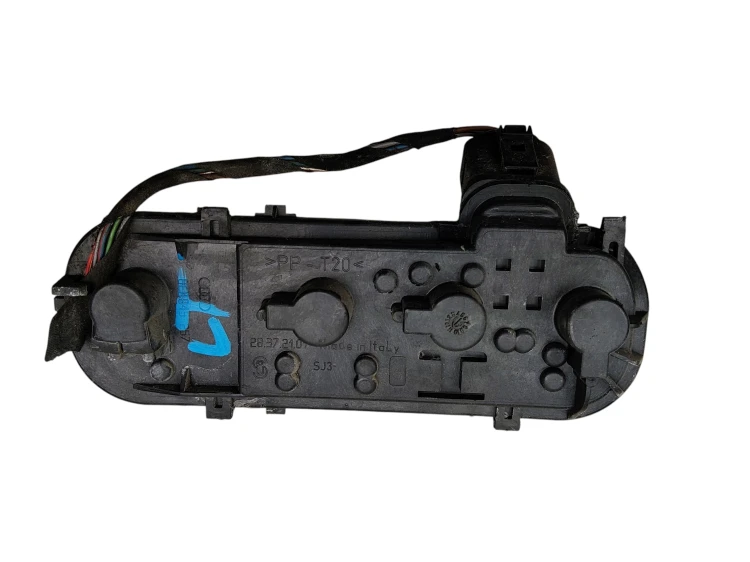WKŁAD LAMPY LEWY TYŁ AUDI A4 B6 (2000-2006) 1.8 T 163KM 8E9945257