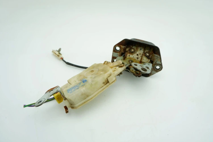 ZAMEK KLAPY BAGAŻNIKA NISSAN MURANO Z50 (2003-2008) 90550AU100