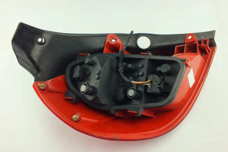 LAMPA PRAWY TYŁ RENAULT CLIO III (2005-2009) 1.6 16V
