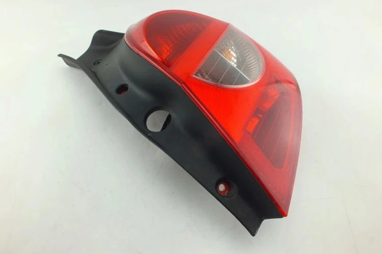 LAMPA PRAWY TYŁ RENAULT CLIO III (2005-2009) 1.6 16V