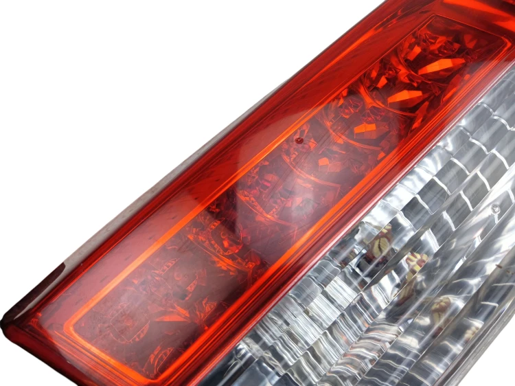 LAMPA LEWY TYŁ W KLAPE RENAULT LAGUNA III (2007-2010) 2.0 DCI 150KM