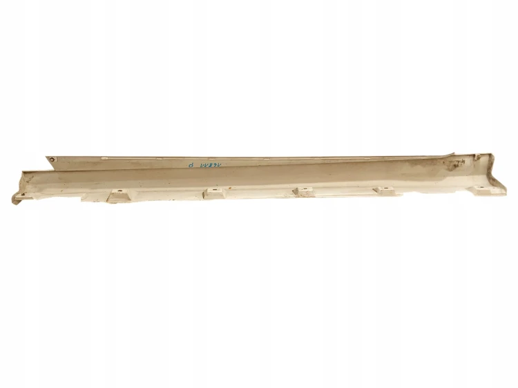 LISTWA PROGOWA PRAWA FORD FOCUS MK3 (2010-2014) KOMBI KOD LAKIERU 5B