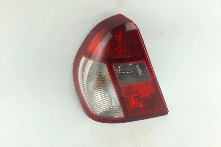 LAMPA LEWY TYŁ RENAULT THALIA (99-08) 1.4 8V