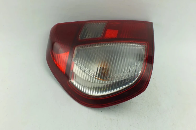 LAMPA LEWY TYŁ RENAULT THALIA (99-08) 1.4 8V