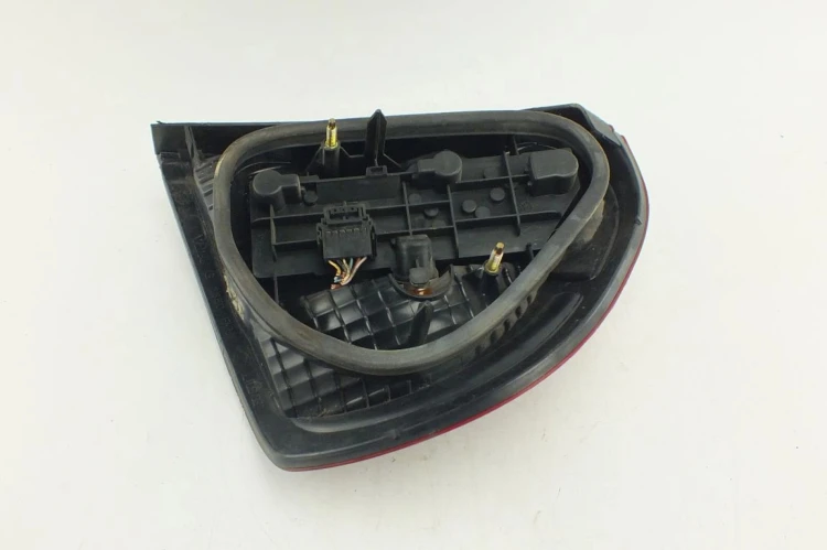 LAMPA LEWY TYŁ RENAULT THALIA (99-08) 1.4 8V