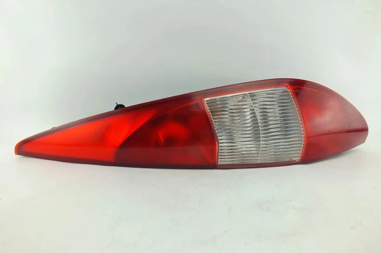 LAMPA PRAWY TYŁ FORD MONDEO MK3 (2001-2007)
