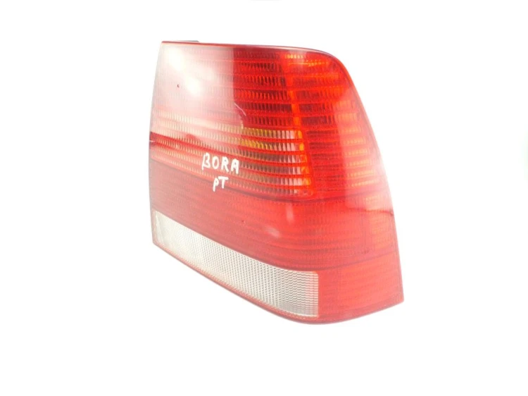 LAMPA PRAWY TYŁ VOLKSWAGEN BORA (1998-2005) 1.6