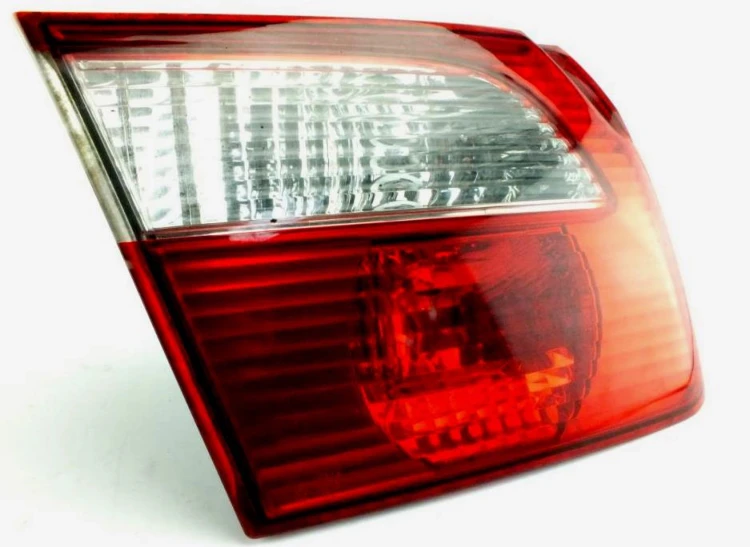 LAMPA LEWY TYŁ W KLAPE MAZDA 626 V (2000-2002) 2.0 D