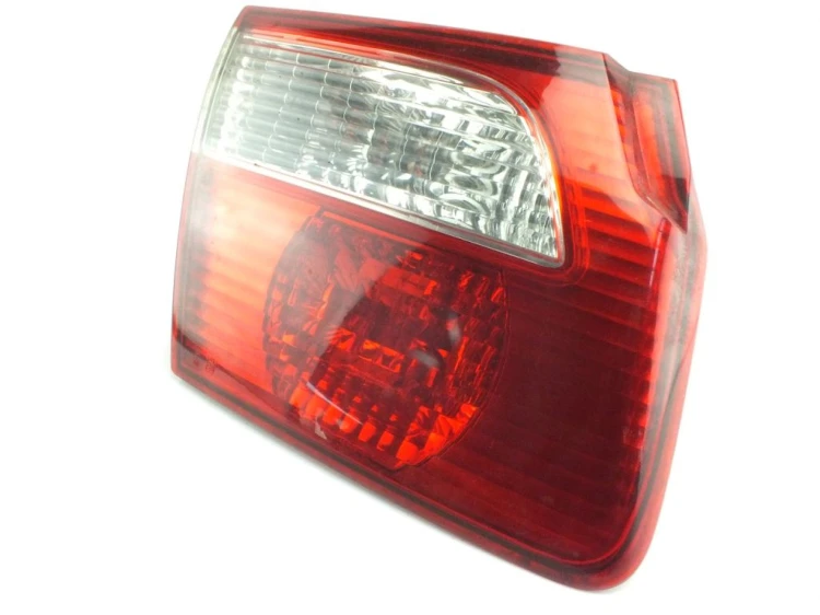 LAMPA LEWY TYŁ W KLAPE MAZDA 626 V (2000-2002) 2.0 D