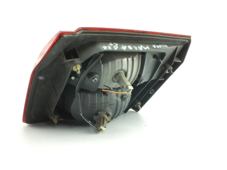 LAMPA LEWY TYŁ W KLAPE MAZDA 626 V (2000-2002) 2.0 D