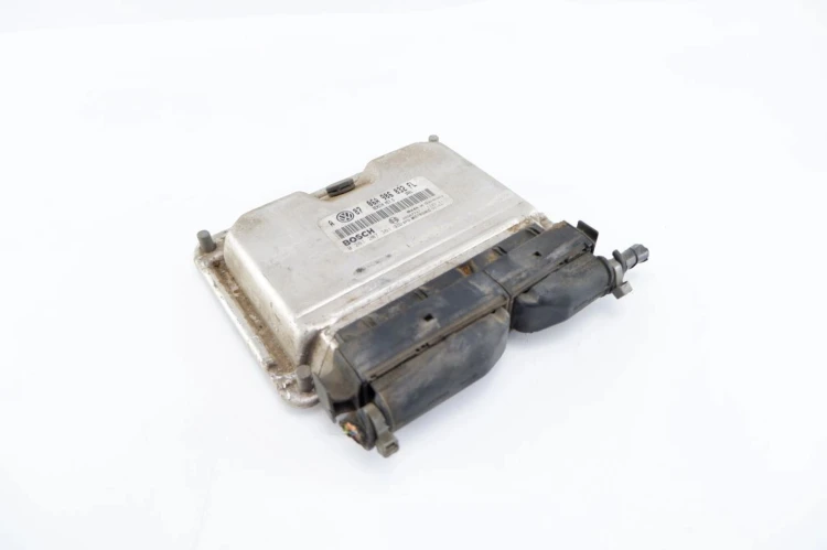 KOMPUTER STEROWNIK SILNIKA VOLKSWAGEN GOLF IV 2.0 8V 06A906032FL