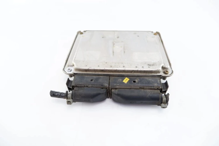 KOMPUTER STEROWNIK SILNIKA VOLKSWAGEN GOLF IV 2.0 8V 06A906032FL