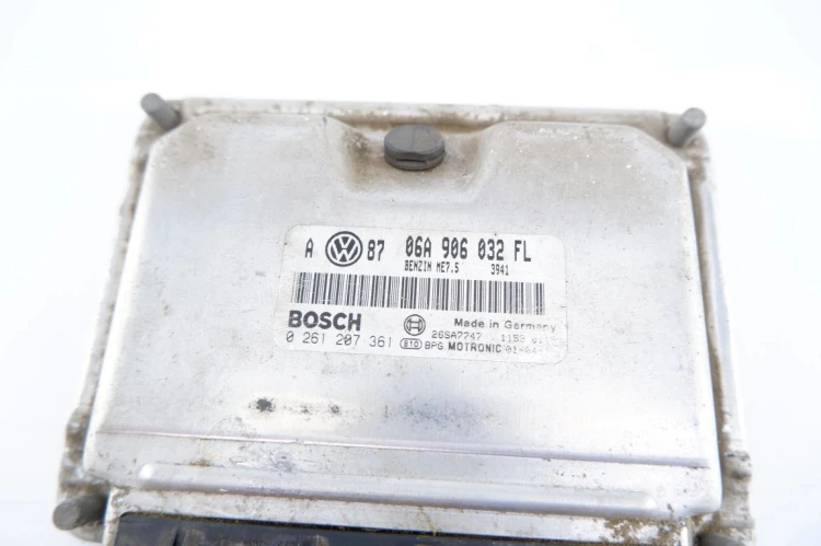 KOMPUTER STEROWNIK SILNIKA VOLKSWAGEN GOLF IV 2.0 8V 06A906032FL