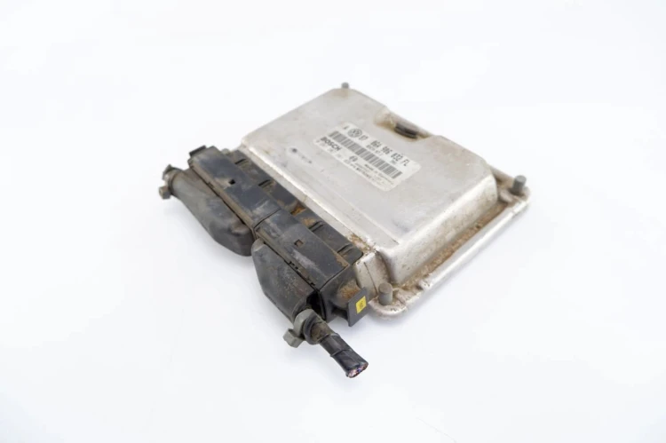 KOMPUTER STEROWNIK SILNIKA VOLKSWAGEN GOLF IV 2.0 8V 06A906032FL