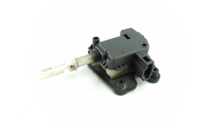 SIŁOWNIK KLAPKI WLEWU PALIWA AUDI A3 8P (2004-2008) 1.6 8v 8E9827833
