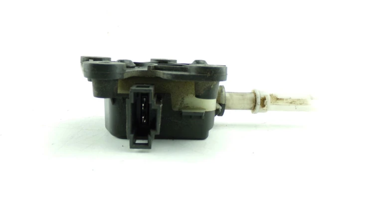 SIŁOWNIK KLAPKI WLEWU PALIWA AUDI A3 8P (2004-2008) 1.6 8v 8E9827833