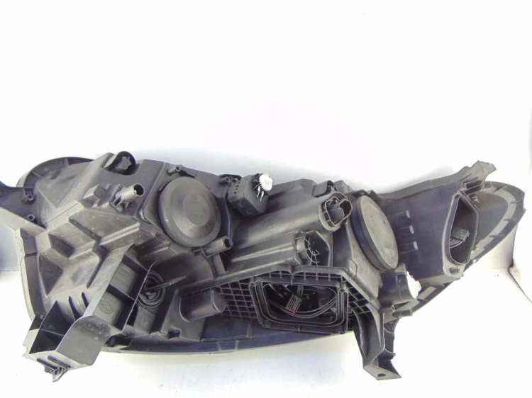 LAMPA PRAWY PRZÓD RENAULT KADJAR (2015-2018) 1.5 DCI 110KM 260107703R