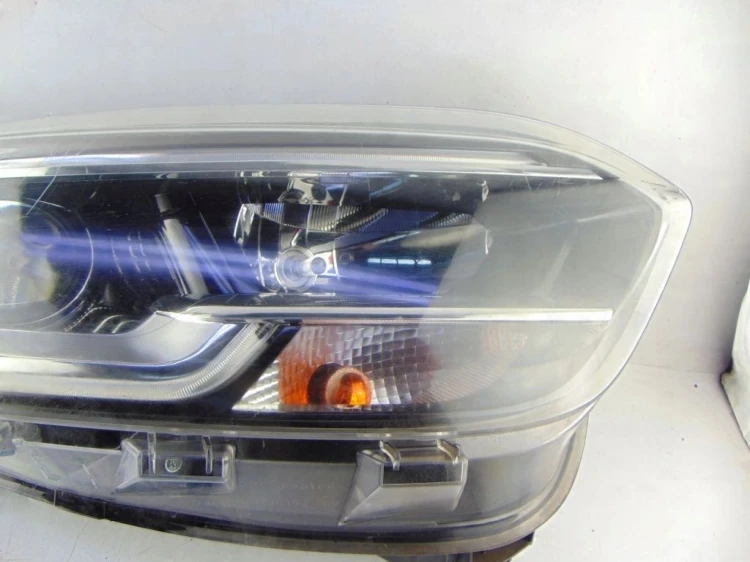 LAMPA PRAWY PRZÓD RENAULT KADJAR (2015-2018) 1.5 DCI 110KM 260107703R