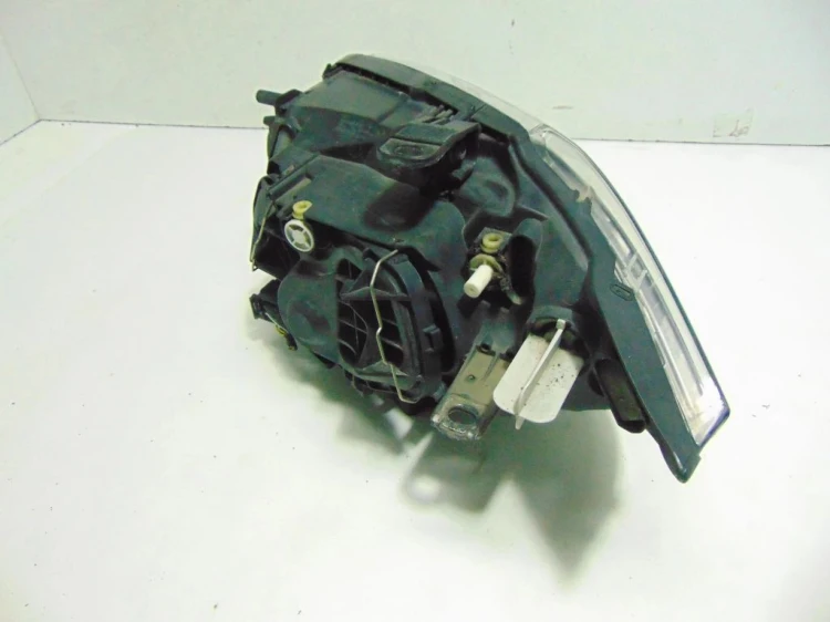 LAMPA PRAWY PRZÓD BMW E81 LIFT(2007-2011) 116i N43B20 122KM