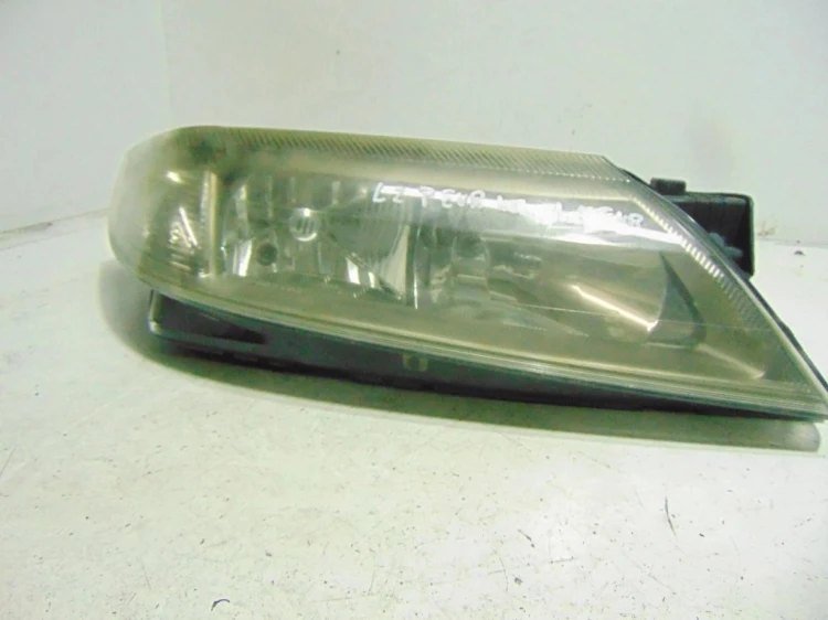 LAMPA PRAWY PRZÓD RENAULT LAGUNA II (2001-2005) 2.0 DCI
