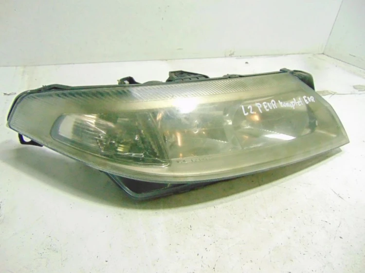 LAMPA PRAWY PRZÓD RENAULT LAGUNA II (2001-2005) 2.0 DCI