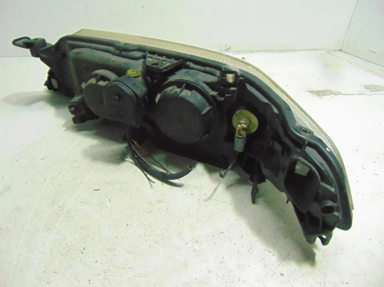 LAMPA PRAWY PRZÓD RENAULT LAGUNA II (2001-2005) 2.0 DCI