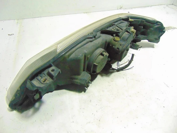 LAMPA PRAWY PRZÓD RENAULT LAGUNA II (2001-2005) 2.0 DCI