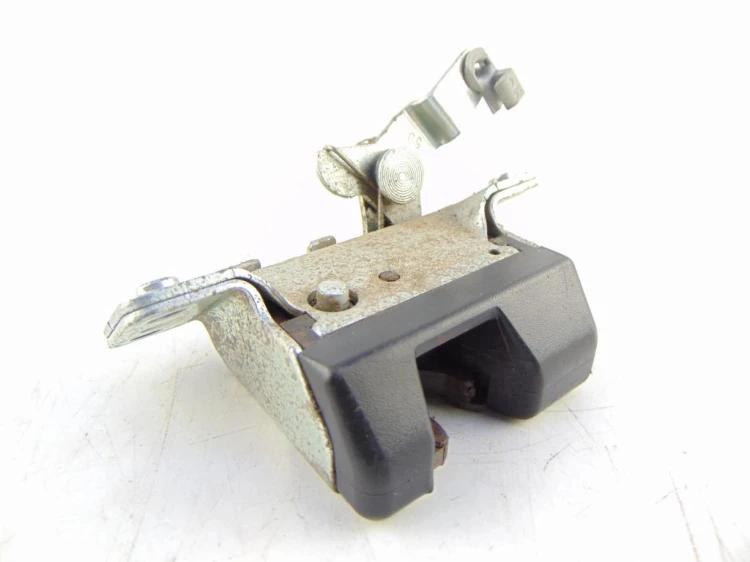 ZAMEK KLAPY BAGAŻNIKA OPEL MERIVA LIFT 90563999