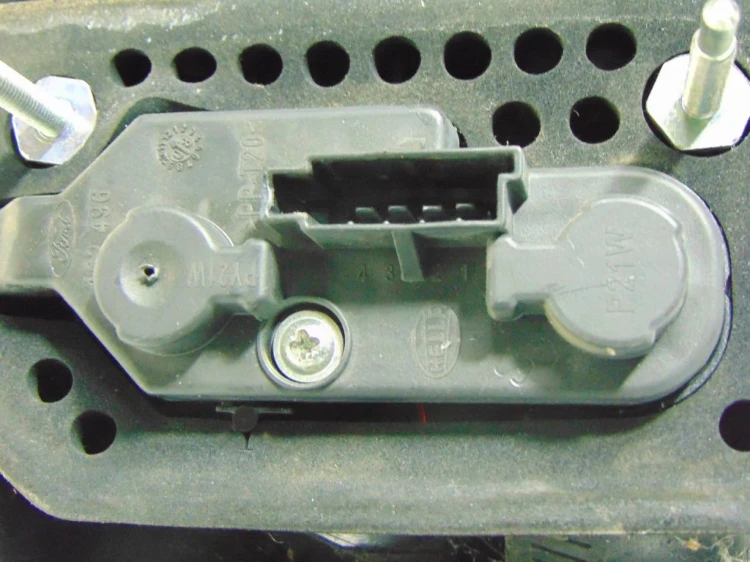 LAMPA PRAWY TYŁ FORD GALAXY II LIFT (2010-2015) 2.0 TDCI (140)