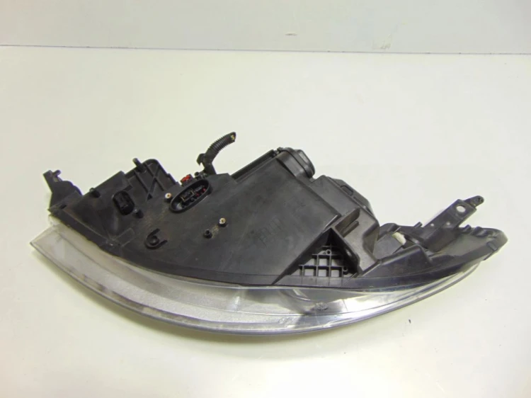 LAMPA PRAWY PRZÓD PEUGEOT 407 (2004-2008) 2.0 16V