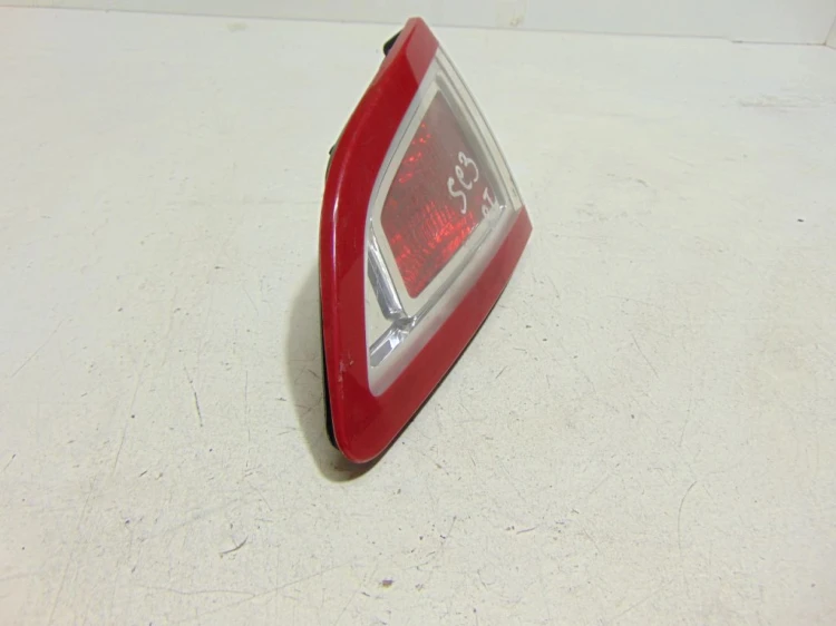 LAMPA PRAWY TYŁ W KLAPE RENAULT SCENIC III (2009-2013) 1.6 DCI