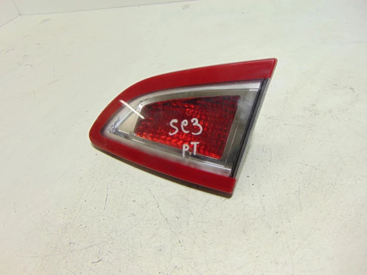LAMPA PRAWY TYŁ W KLAPE RENAULT SCENIC III (2009-2013) 1.6 DCI