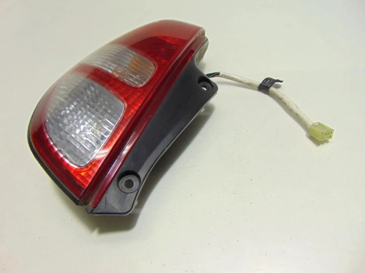 LAMPA LEWY TYŁ DAIHATSU SIRION 1.3
