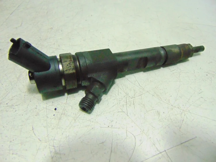 WTRYSKIWACZ RENAULT MEGANE III (2008-2013) 1.9 DCI 0445110328 BOSCH