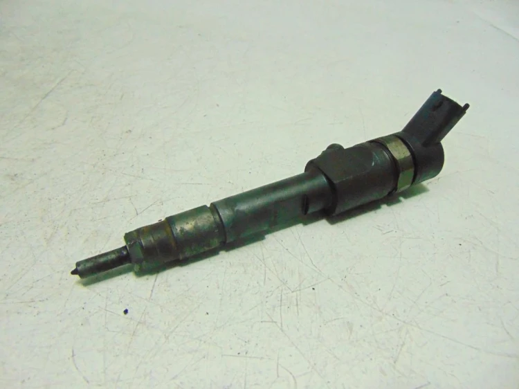WTRYSKIWACZ RENAULT MEGANE III (2008-2013) 1.9 DCI 0445110328 BOSCH