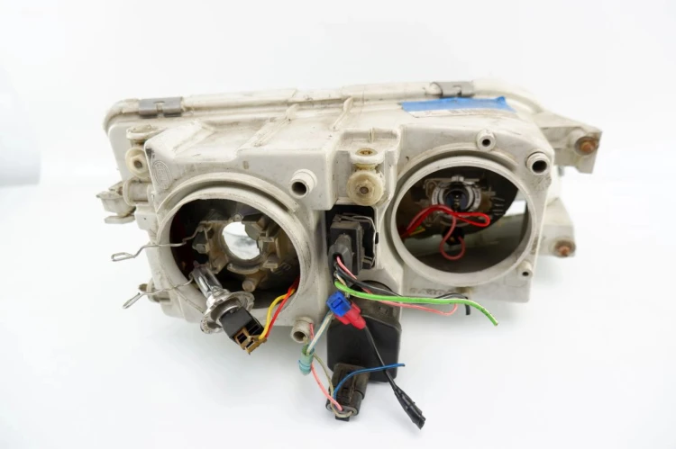 LAMPA LEWY PRZÓD VOLVO V40 I LIFT (1999-2004) 1.9 D 1AG007861-33