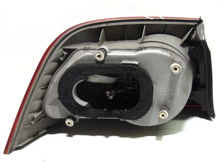 LAMPA PRAWY TYŁ VOLKSWAGEN PHAETON (2002-2006)