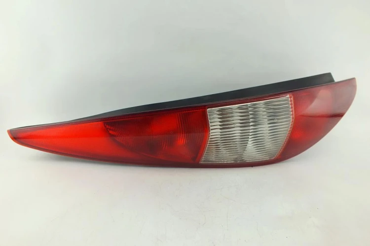 LAMPA LEWY TYŁ FORD MONDEO MK3 (2001-2007)