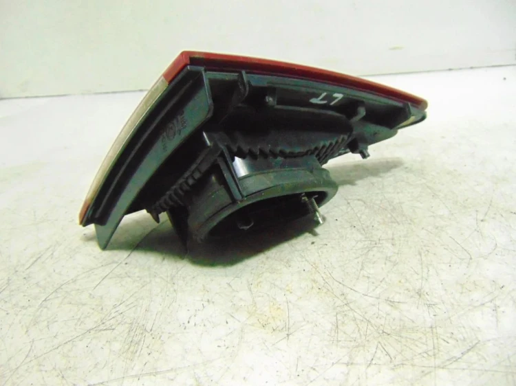 LAMPA LEWY TYŁ W KLAPE RENAULT SCENIC III (2009-2013) 1.6 16V
