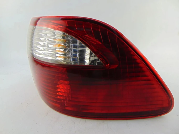 LAMPA PRAWY TYŁ MAZDA 626 V (2000-2002) 2.0